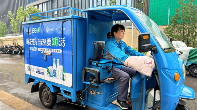 风雨无阻，鲜活必达：得益乳业5000名投递员的雨中坚守，守护百万家庭“奶瓶子”