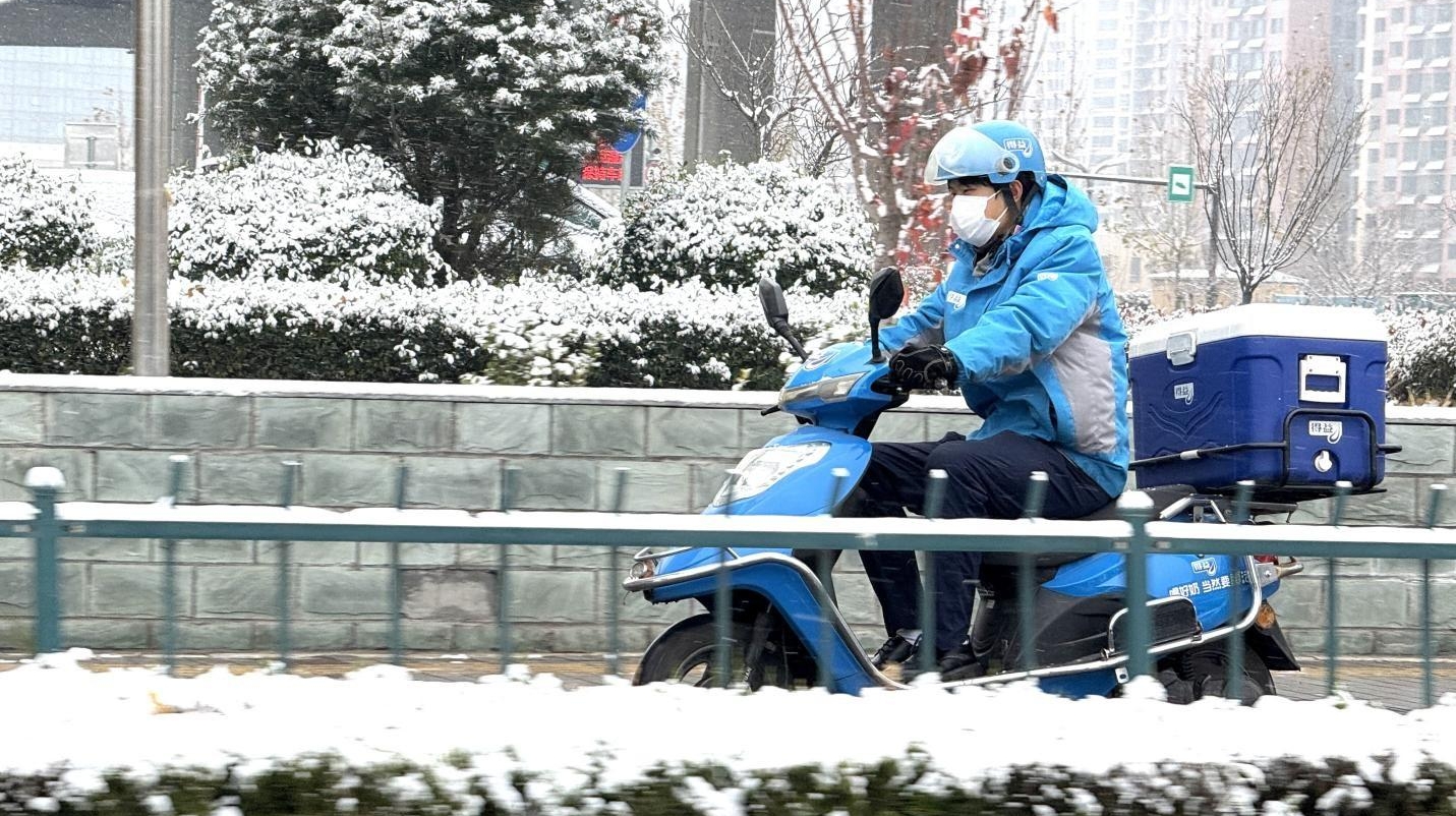 风雪无阻，鲜活必达：得益乳业投递员穿越风雪的温暖守护