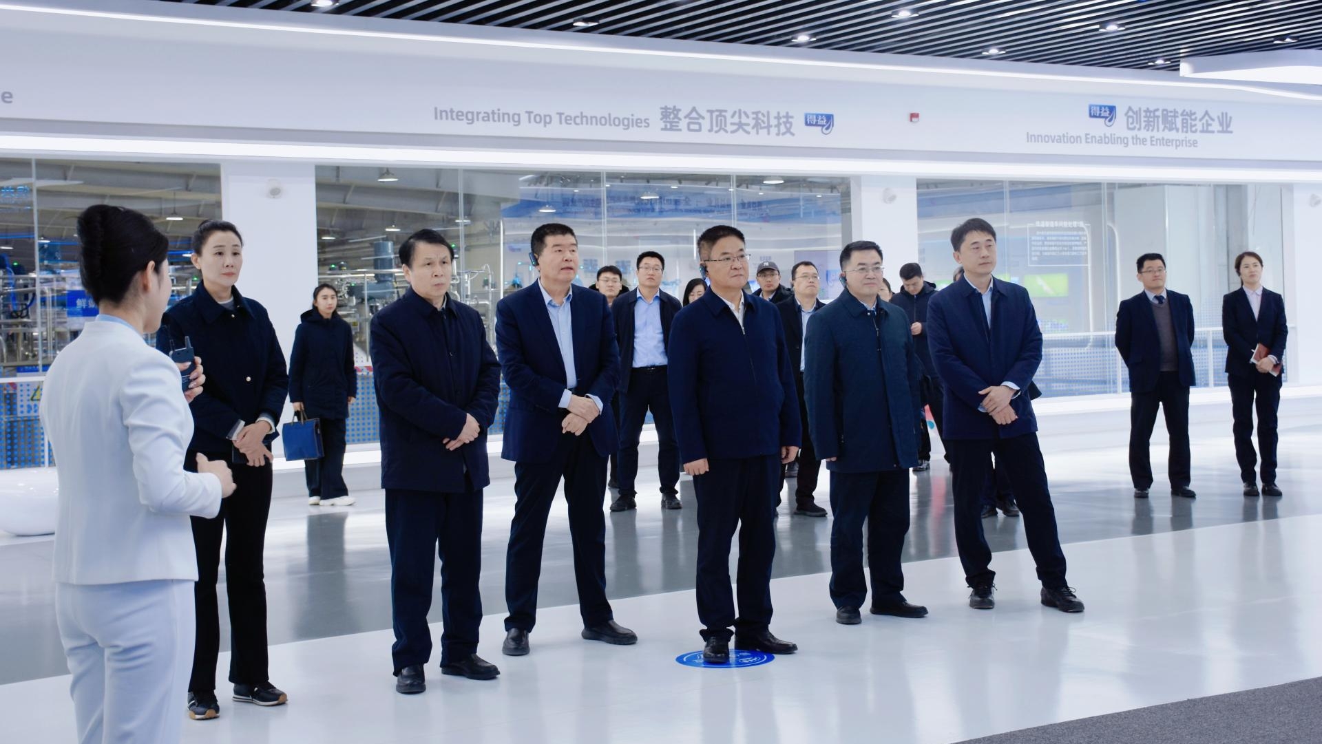 山东省科技厅党组书记、厅长孙海生一行莅临得益乳业调研科技创新工作