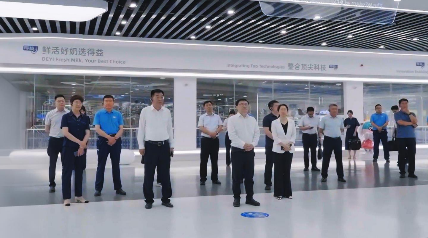 全国畜牧总站党委书记魏宏阳一行莅临得益乳业调研
